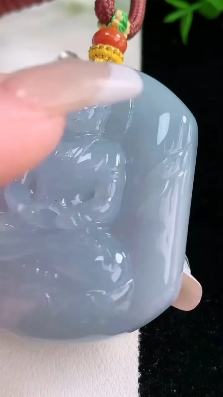 天然A货翡翠紫罗兰大日如来吊坠，尺寸52-44.8-11.8，重量:65.71g
3月5日