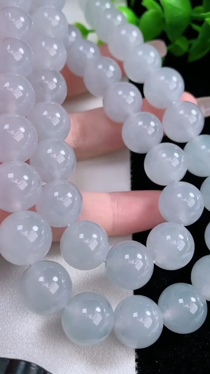 天然A货翡翠种白冰圆珠项链，尺寸12.4-48颗，重量:164.30g3月5日
工厂直销收藏佳品,种