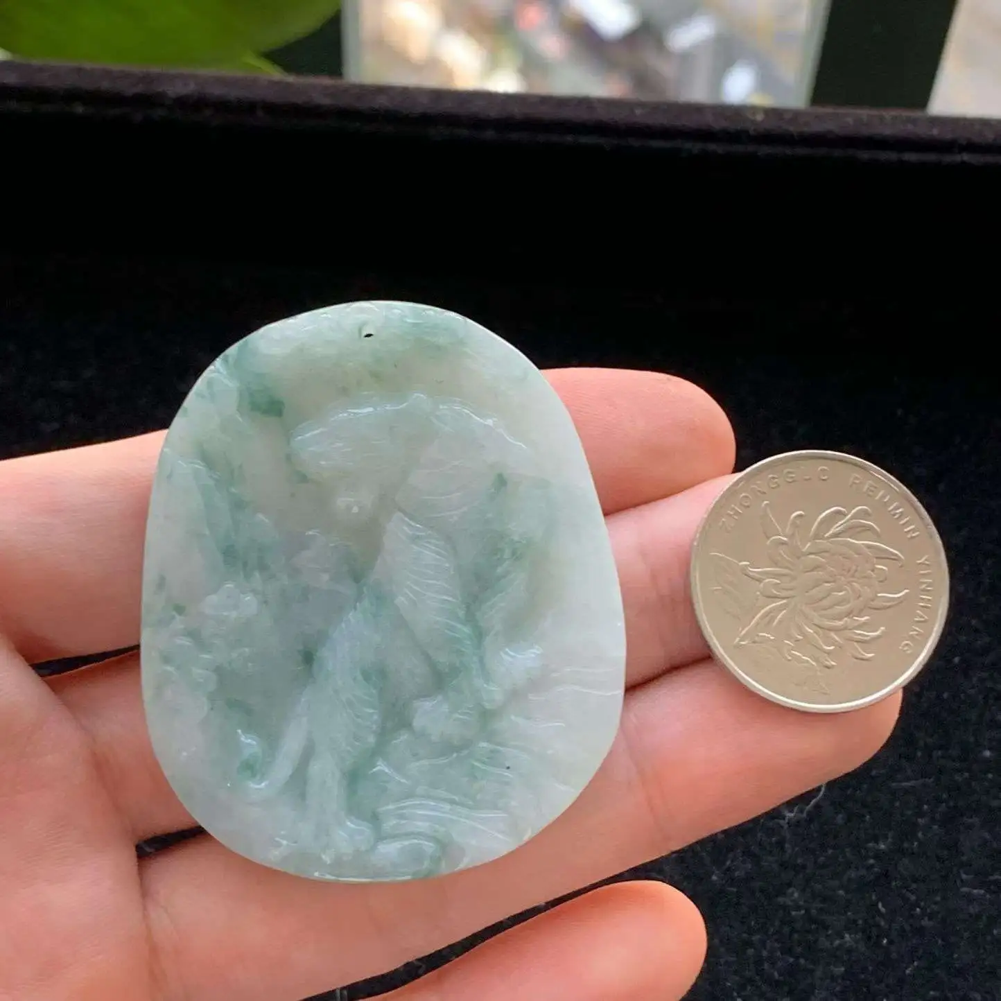 A货天然翡翠冰糯种飘花上山老虎牌吊坠重量36.74
3月5日