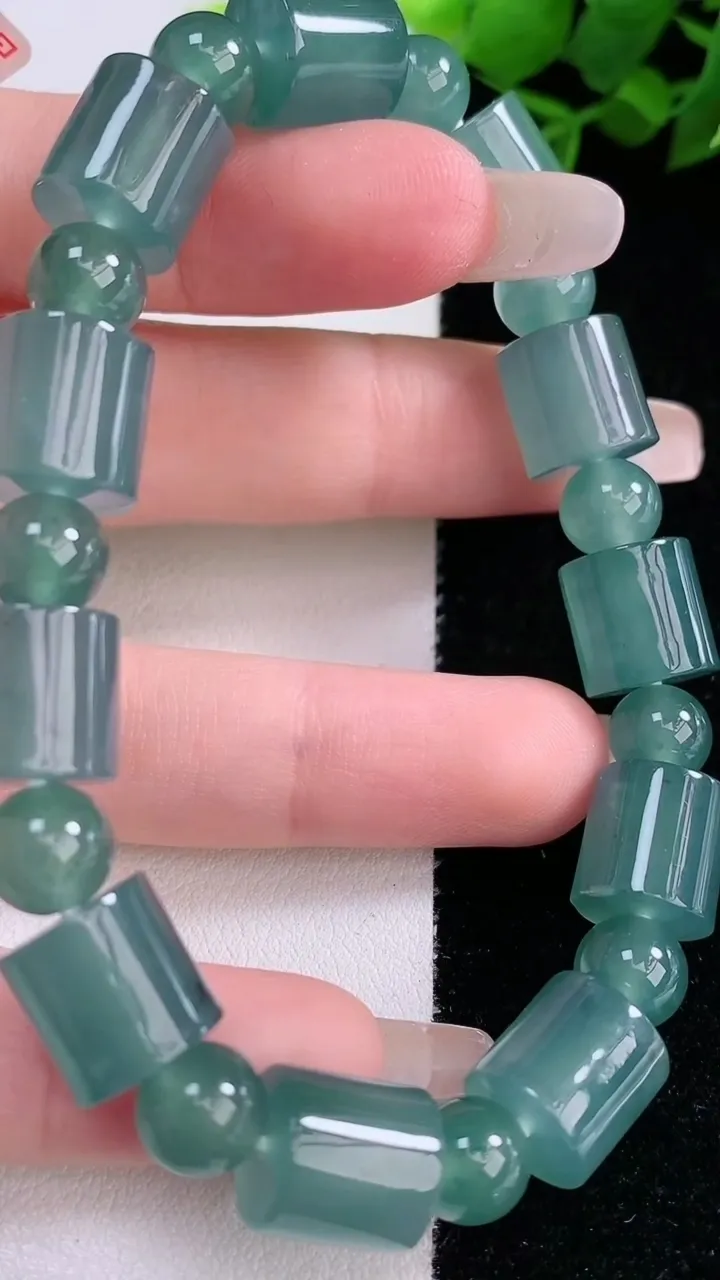天然A货翡翠路路通手串，尺寸9.7-10-22颗，重量:39.76g3月5日
工厂直销收藏佳品,种好水足，色泽均匀，有种有色，上手高大气！