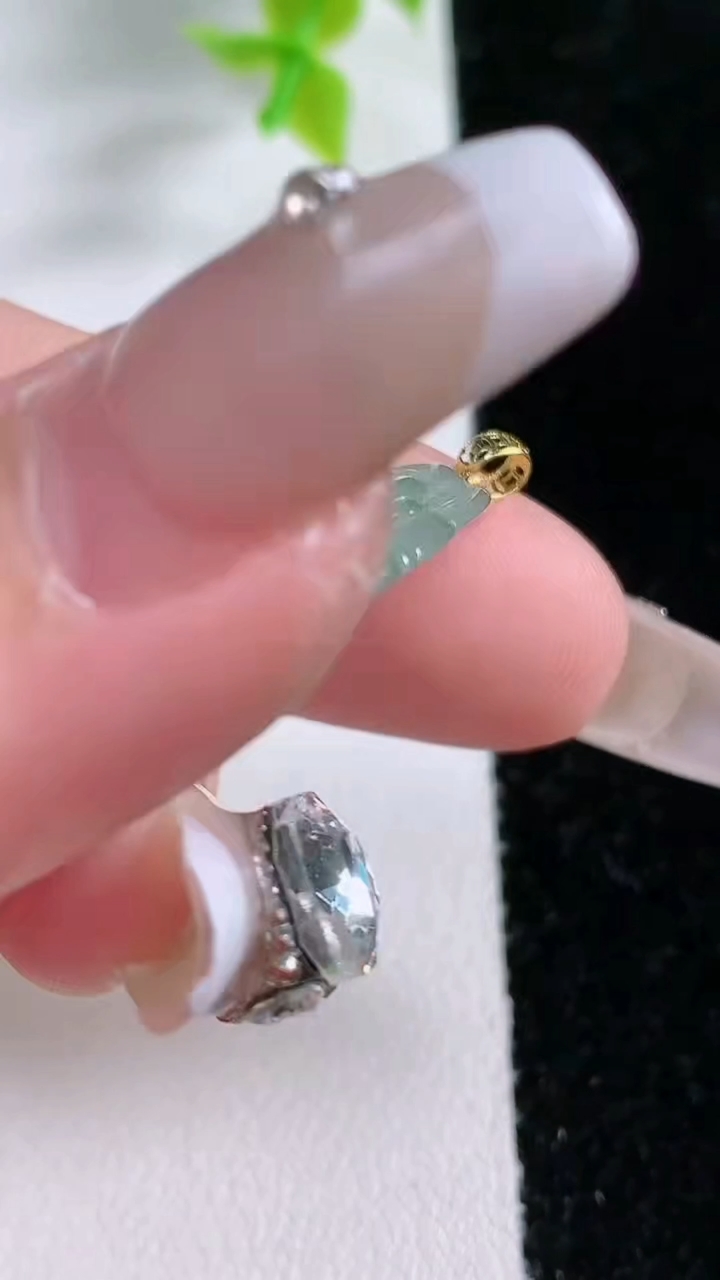 天然A货翡翠佛公吊坠，尺寸27-22.8-4，重:2.81g
3月5日