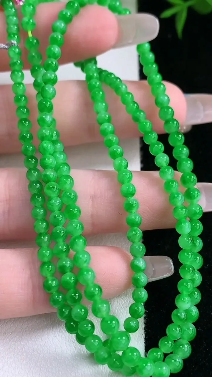 天然A货翡翠小米珠项链，尺寸3-183颗，重量:13.04g3月5日
工厂直销收藏佳品,种好水足，色泽均匀，有种有色，上手高大气！