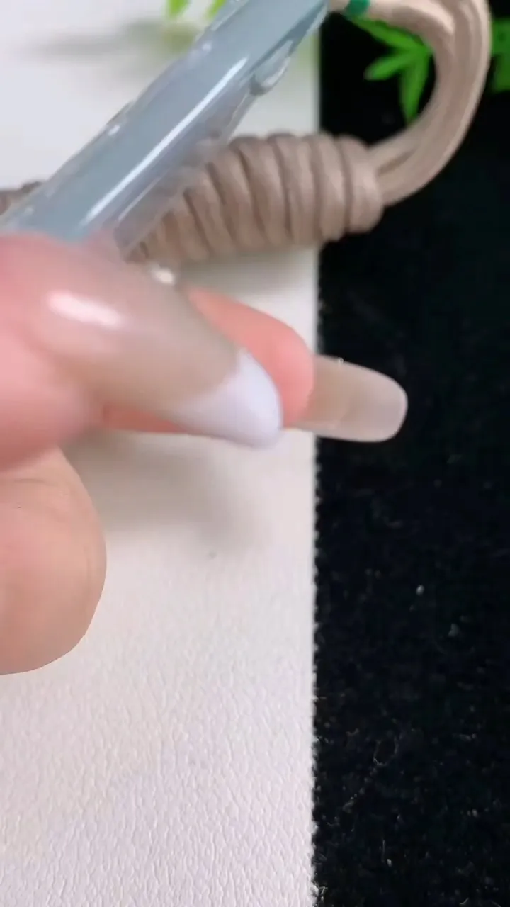 天然A货翡翠飘花大日如来吊坠，尺寸74-46-5，重量:49.17g
3月5日