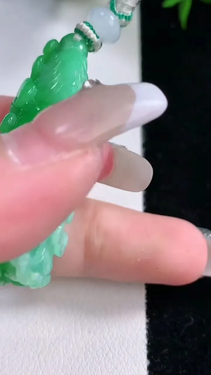 天然A货翡翠白菜吊坠，尺寸45.3-24.2-16.5，重量:29.54g
3月5日