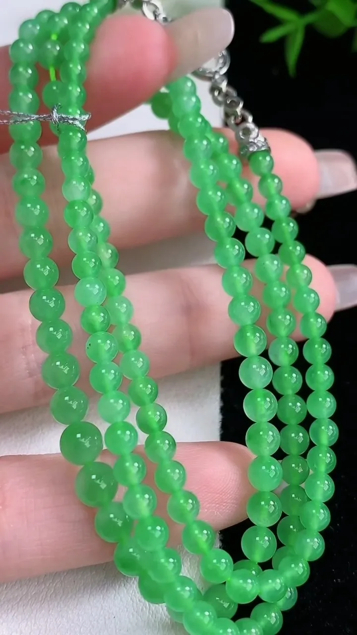 天然A货翡翠小米珠项链，尺寸3.8-138颗，重量:16.63g3月5日
工厂直销收藏佳品,种好水足