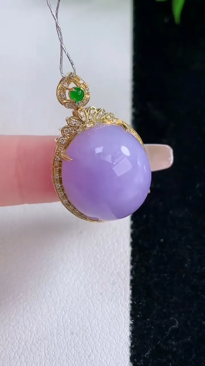 天然A货翡翠18K金紫罗兰蛋面吊坠，尺寸28.7-18.7-12.7，裸石17.6-16重量:6.8