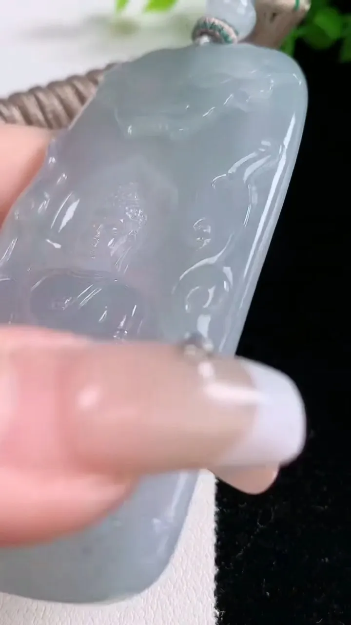 天然A货翡翠飘花大日如来吊坠，尺寸74-46-5，重量:49.17g
3月5日