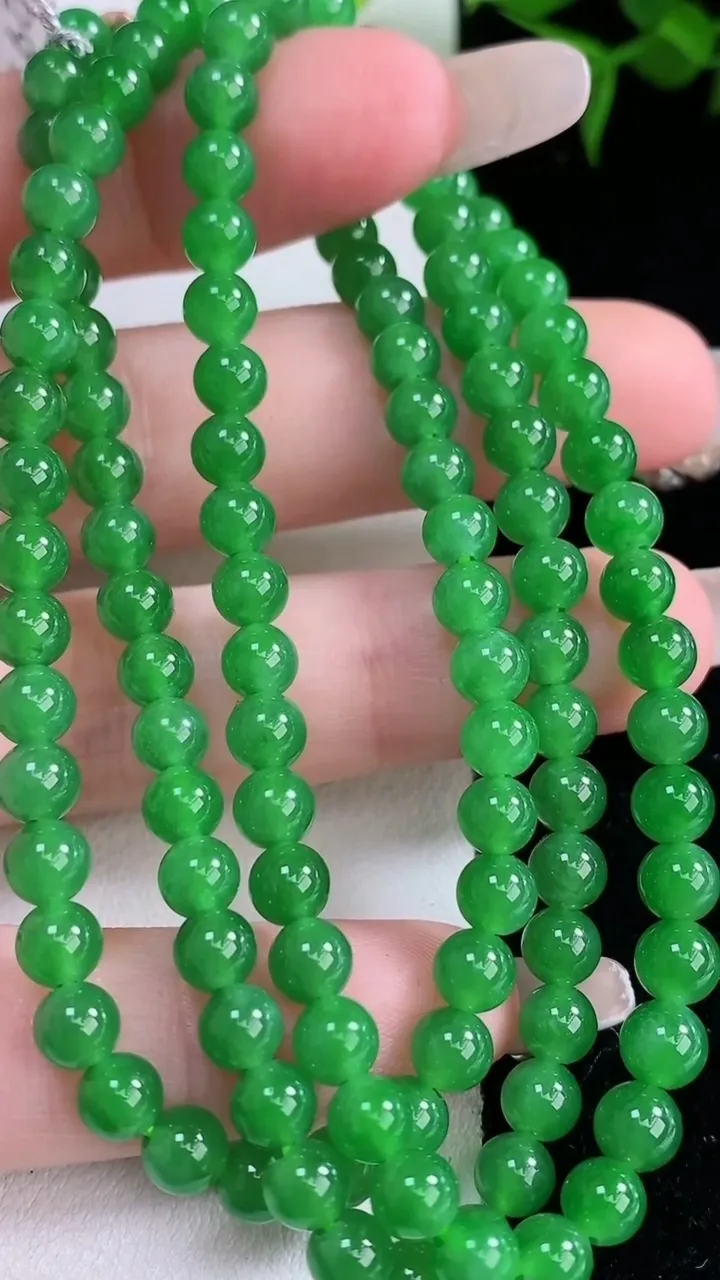 天然A货翡翠圆珠项链，尺寸4.8-118颗，重量:25.76g
3月5日