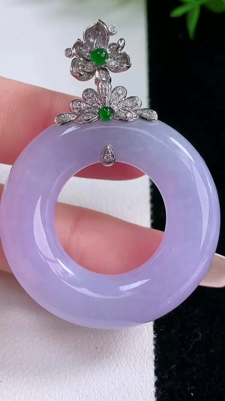 天然A货翡翠18K金紫罗兰平安环吊坠，尺寸39.4-8.8，重量:25.28g
3月5日