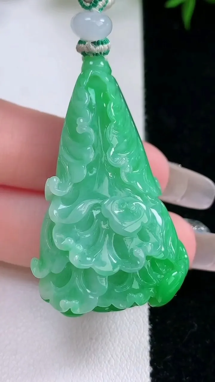 天然A货翡翠白菜吊坠，尺寸45.3-24.2-16.5，重量:29.54g
3月5日