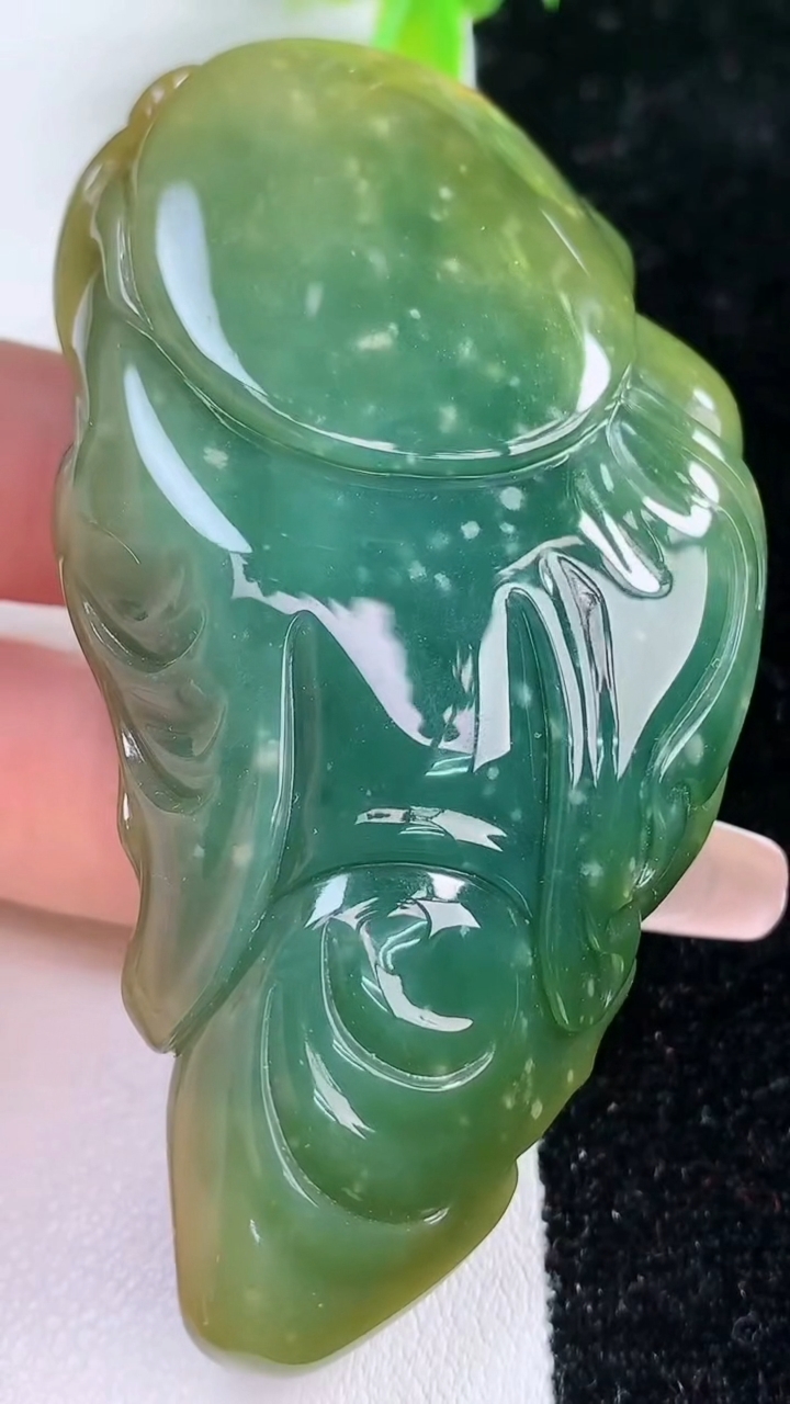 天然A货翡翠蓝水双彩逍遥佛吊坠，尺寸77-39.6-18.7，重:87.27g
3月5日