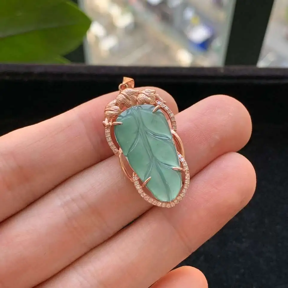 A货天然翡翠冰糯种925银满绿叶子吊坠重量2.84
3月5日