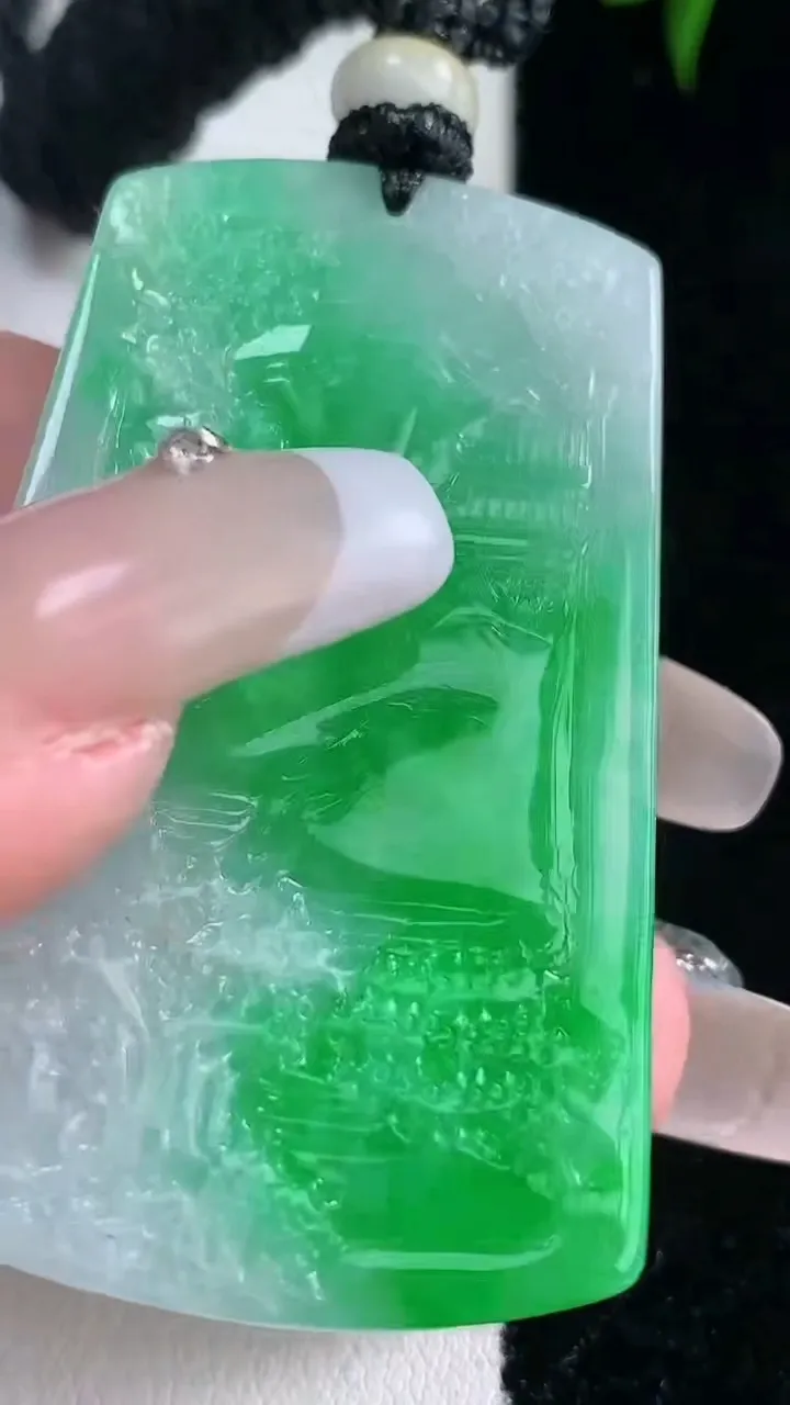 天然A货翡翠山水牌吊坠，尺寸51.3-32.3-5.4，重量:23.35g
3月5日