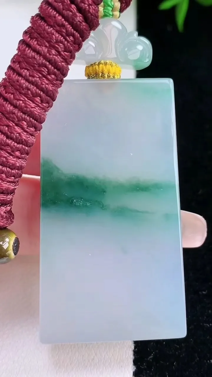 天然A货翡翠冰种飘花仿古无事牌吊坠，尺寸46.4-25.2-5，重量:24.49g
3月5日