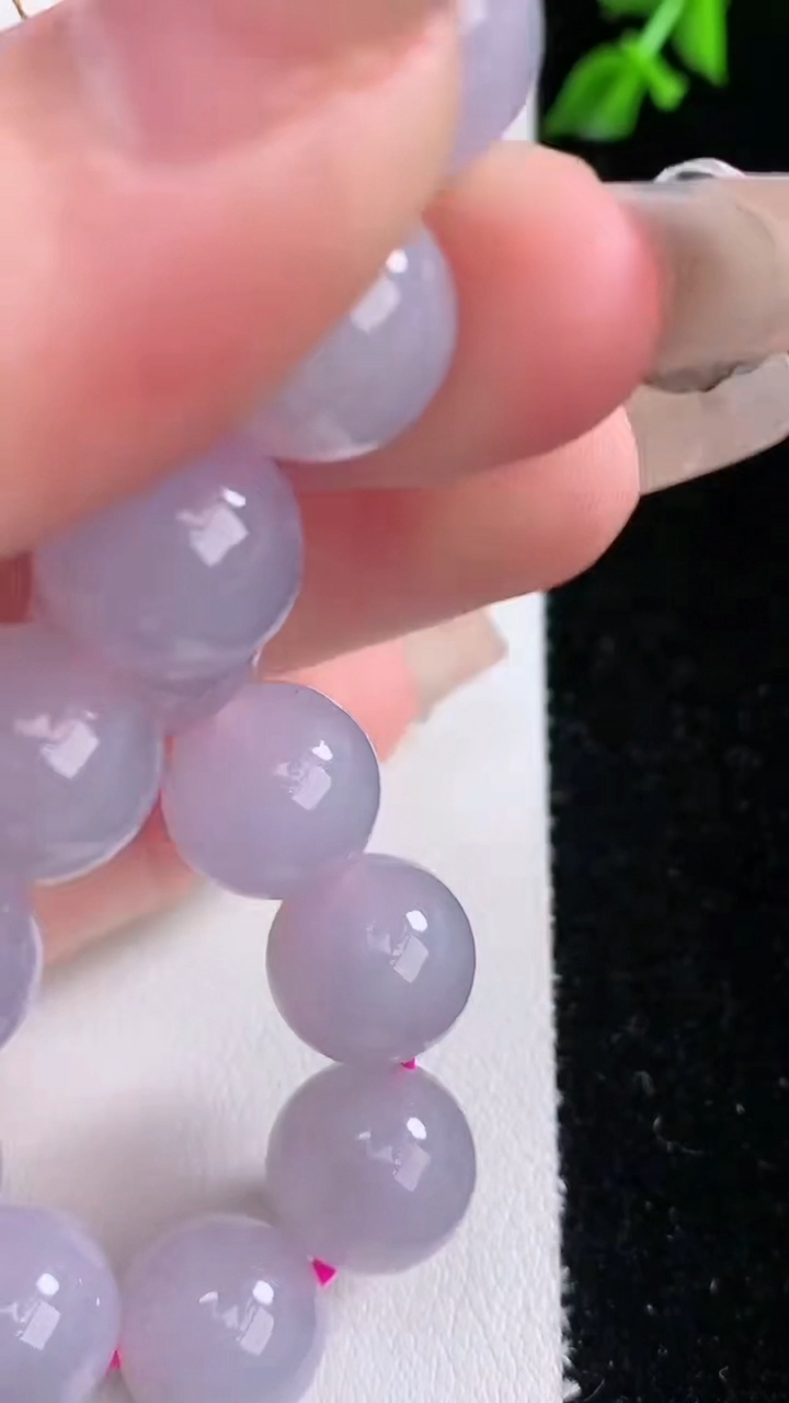 天然A货翡翠紫罗兰圆珠手串，尺寸11.5-17颗，重量:46.50g3月5日
工厂直销收藏佳品,种好水足，色泽均匀，有种有色，上手高大气！