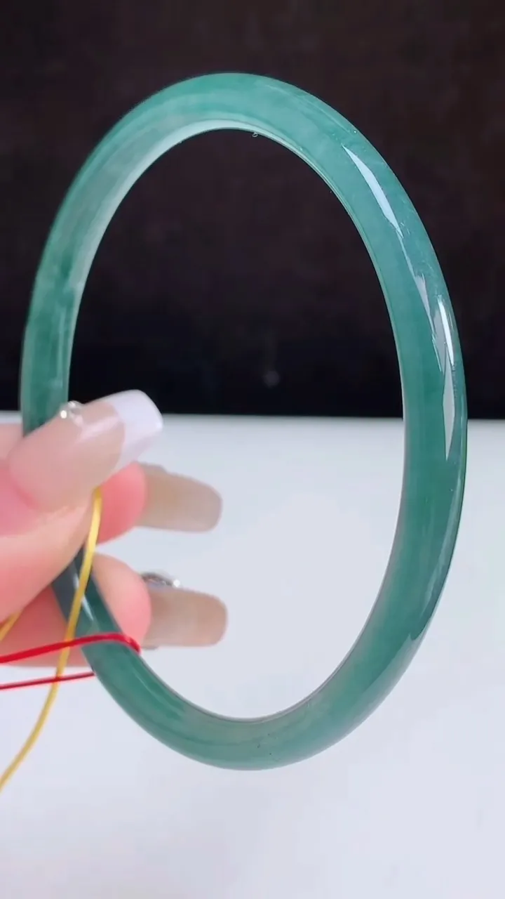 圈口61-62翡翠a货蓝圆条大圈口手镯尺寸61.8-5.6，重量:16.64g3月5日