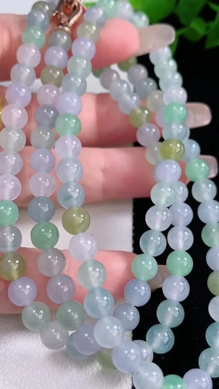 天然A货翡翠种三彩圆珠项链，尺寸6-108颗，重量:42.11g
3月5日