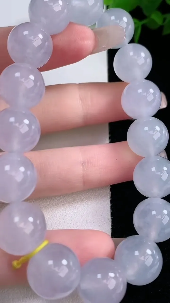 天然A货翡翠紫罗兰圆珠手串，尺寸12.3-16颗，重量:56.02g3月5日
工厂直销收藏佳品,种好水足，色泽均匀，有种有色，上手高大气！