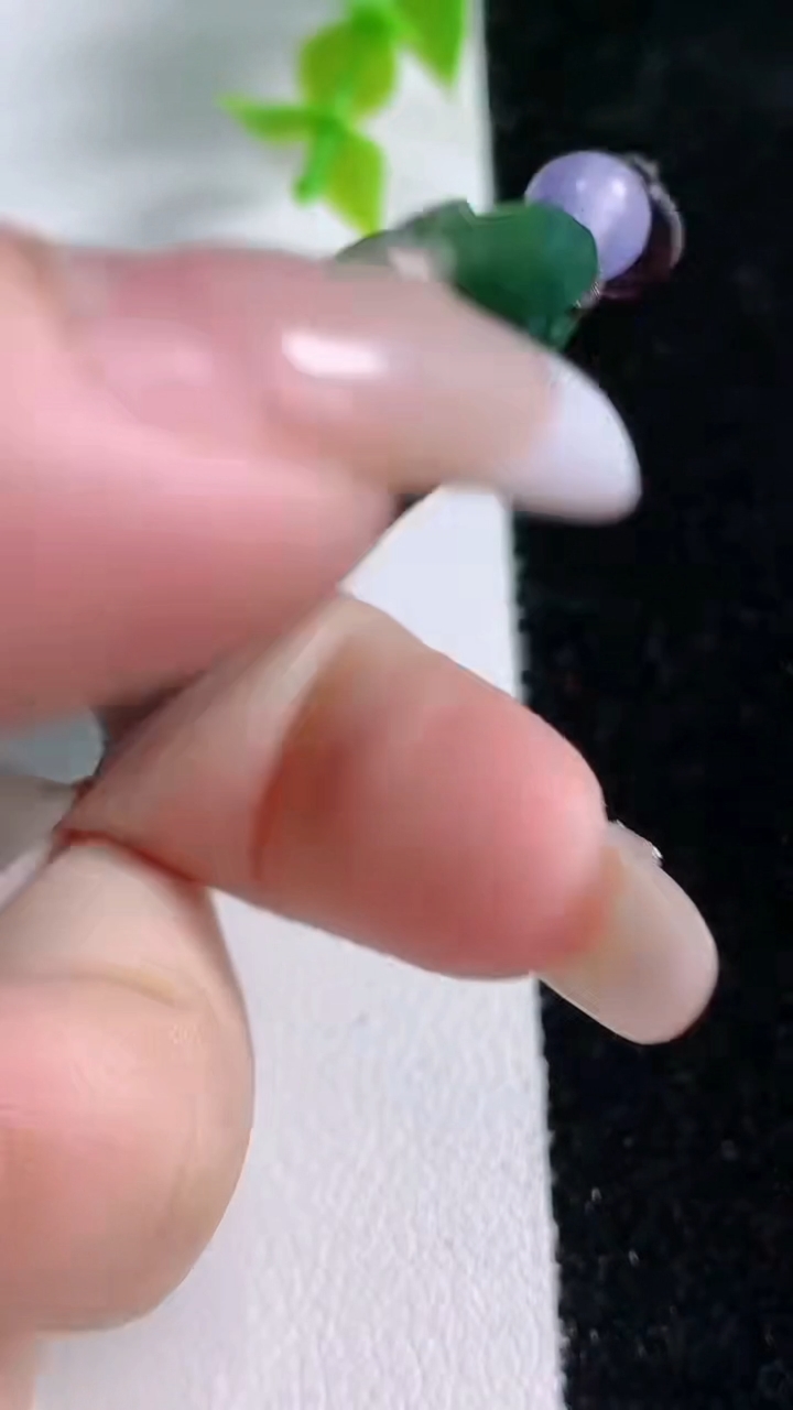 天然A货翡翠蓝水山水牌吊坠，尺寸60-36-15，重:47.57g
3月5日