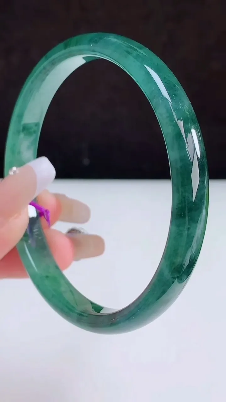 圈口60-61翡翠a货蓝水宽边大圈口手镯尺寸61-8.2-5，重量:28.94g3月5日