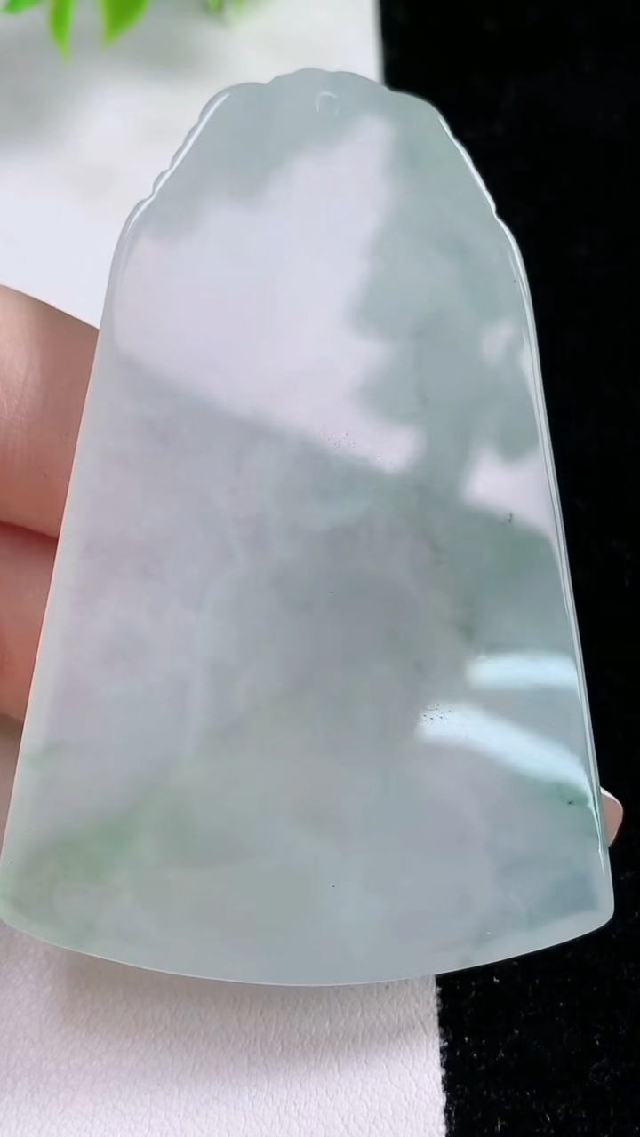 天然A货翡翠大日如来吊坠，尺寸66-43-6.5，重:34.30g
3月5日