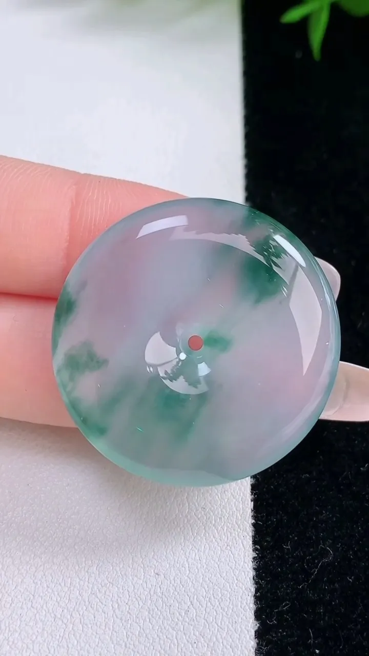 天然A货翡翠种飘花平安扣吊坠，尺寸32-6.2，重量:13.28g
3月5日