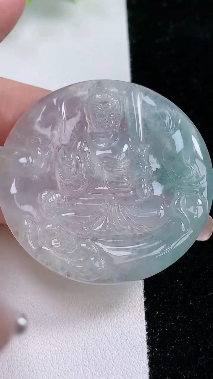 天然A货翡翠不动明王吊坠，尺寸49-4.8，重:23.02g
3月5日