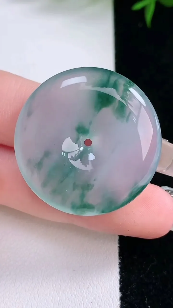 天然A货翡翠种飘花平安扣吊坠，尺寸32-6.2，重量:13.28g
3月5日