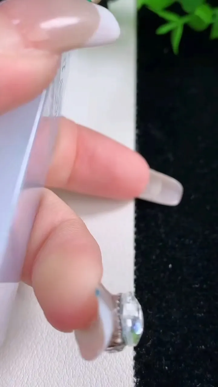 天然A货翡翠紫罗兰仿古无事牌吊坠，尺寸58.3-34.2-5.8，重量:45.27g
3月5日