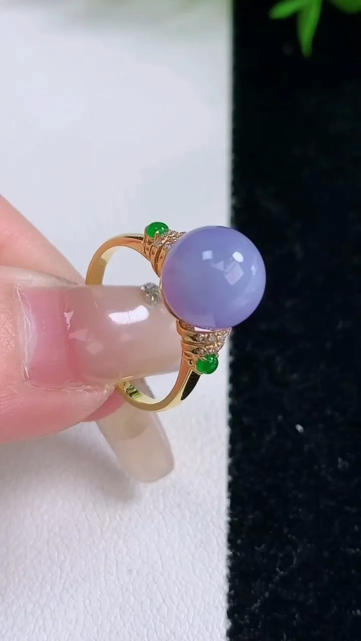 天然A货翡翠18K金紫罗兰圆珠戒指，尺寸17-9.4，重量:3.45g2026年3月5日
工厂直销收