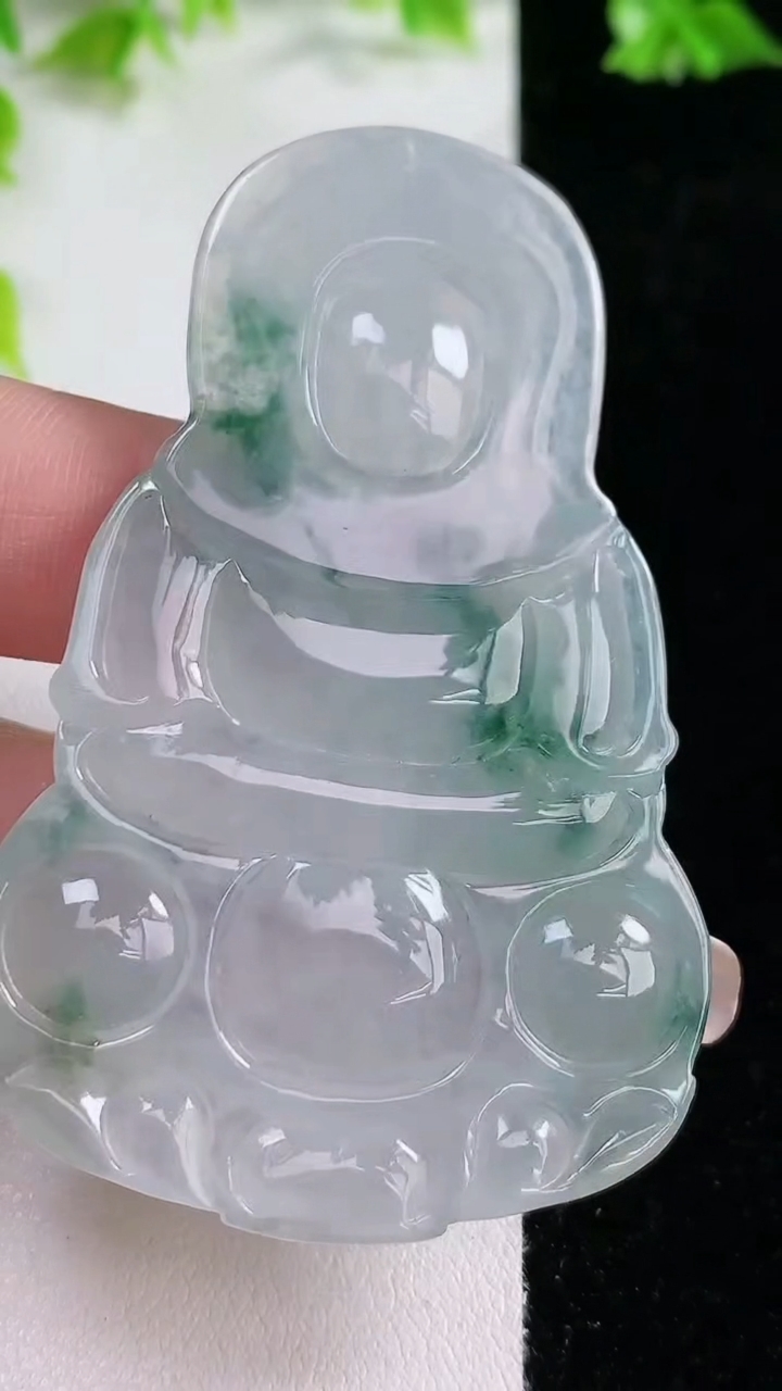 天然A货翡翠种飘花观音菩萨吊坠，尺寸 64-40-5.5，重:23.52g
3月5日