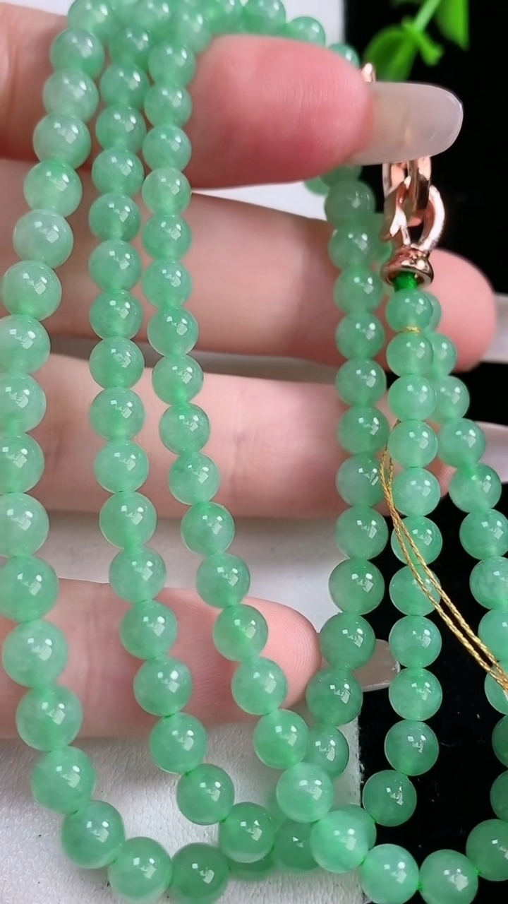 天然A货翡翠圆珠项链，尺寸4.6-115颗，重量:25.12g
3月5日
