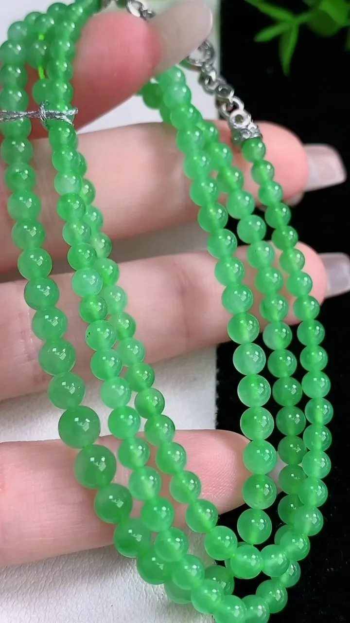 天然A货翡翠小米珠项链，尺寸3.8-138颗，重量:16.63g3月5日
工厂直销收藏佳品,种好水足，色泽均匀，有种有色，上手高大气！