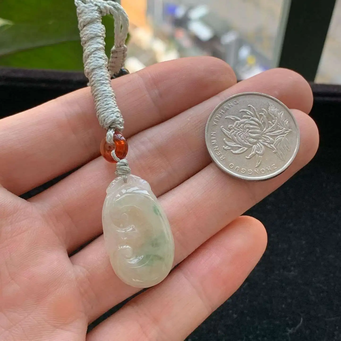 A货天然翡翠冰糯种飘绿如意吊坠重量2.72
3月5日