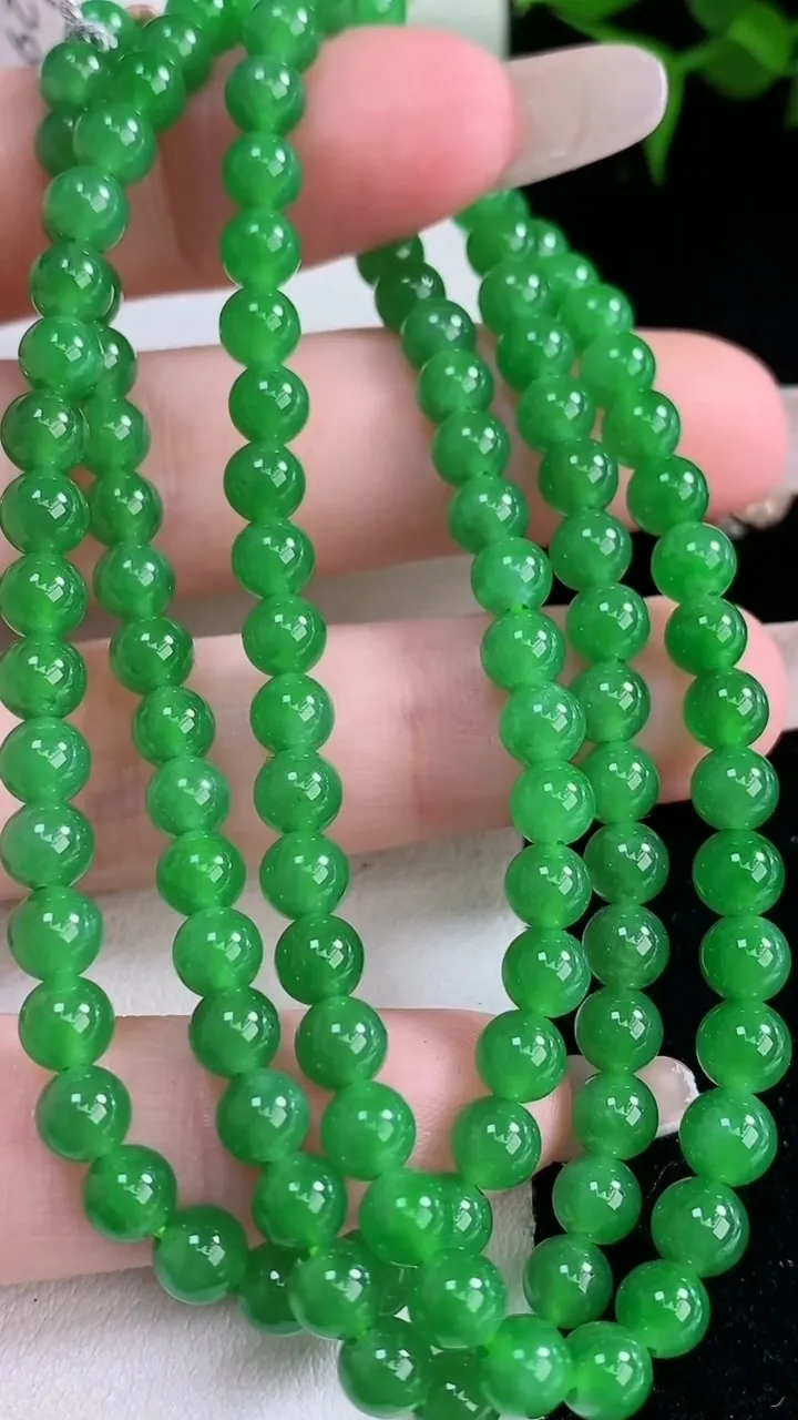 天然A货翡翠圆珠项链，尺寸4.8-118颗，重量:25.76g
3月5日
