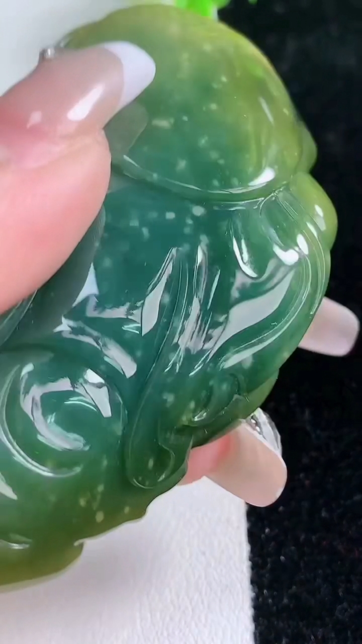 天然A货翡翠蓝水双彩逍遥佛吊坠，尺寸77-39.6-18.7，重:87.27g
3月5日