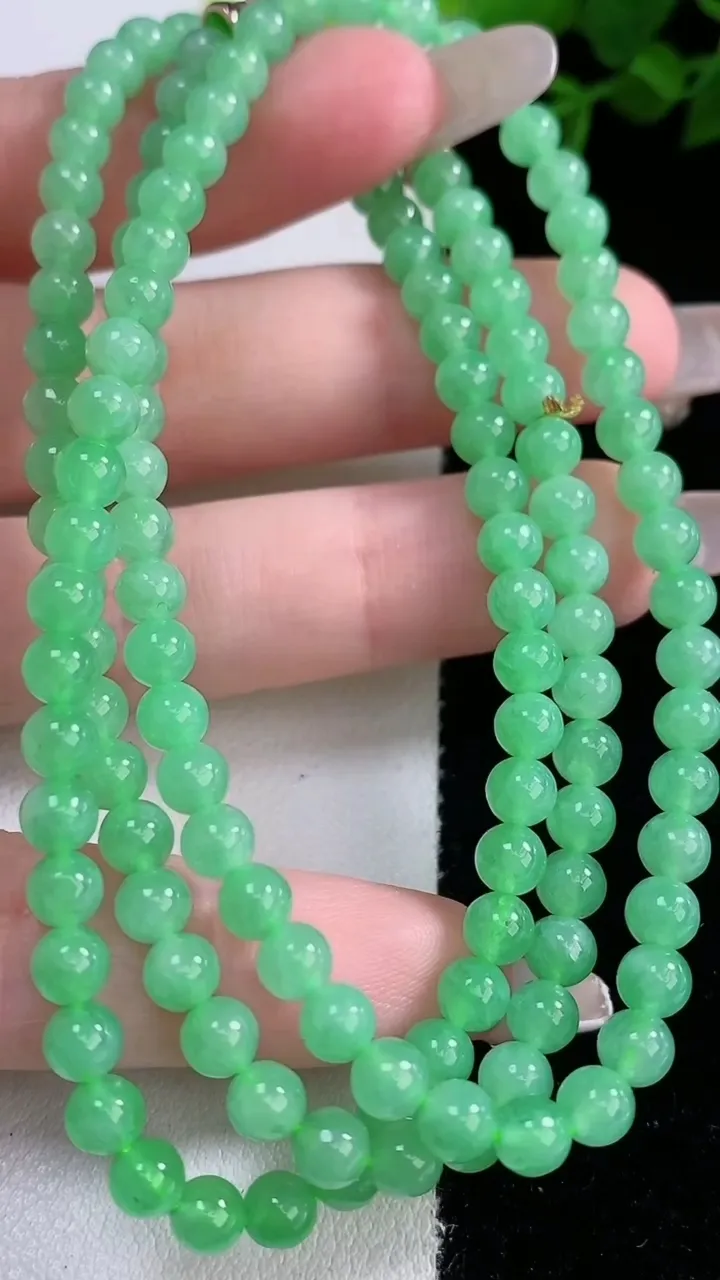 天然A货翡翠圆珠项链，尺寸4.5-108颗，重量:23.91g3月5日
工厂直销收藏佳品,种好水足，