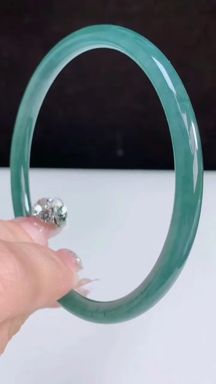圈口61-62翡翠a货蓝圆条大圈口手镯尺寸61.8-5.6，重量:16.64g3月5日