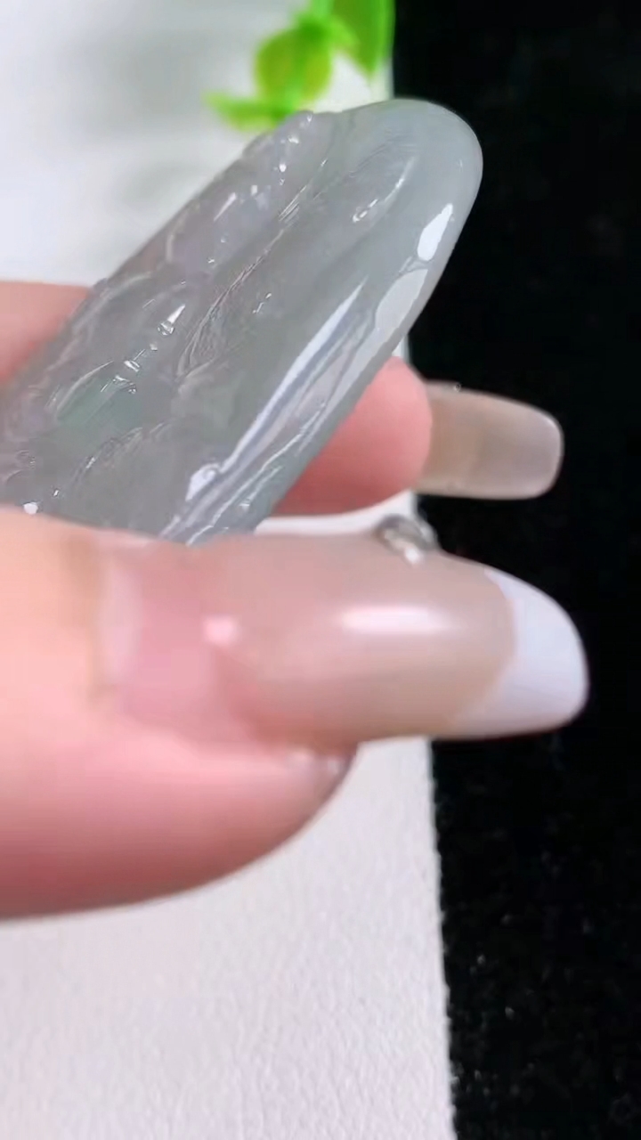 天然A货翡翠祥龙大势至观音菩萨吊坠，尺寸63.7-40-6，重:32.69g
3月5日