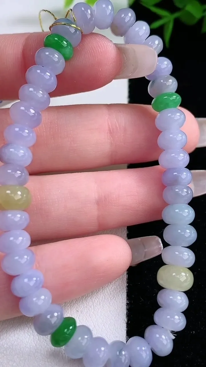 天然A货翡翠三彩算盘珠手串，尺寸6.7-4.2-41颗，重量:17.10g3月5日
工厂直销收藏佳品,种好水足，色泽均匀，有种有色，上手高大气！