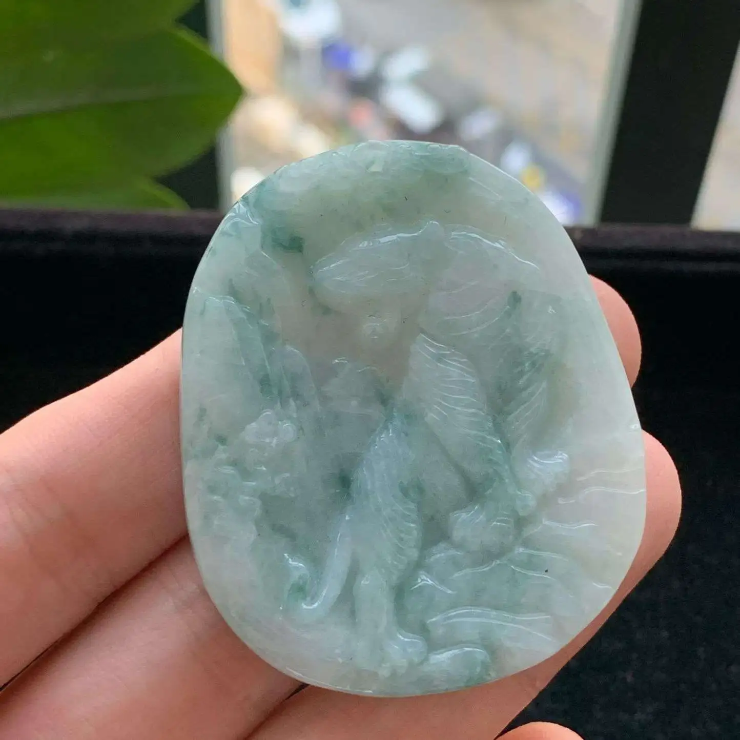 A货天然翡翠冰糯种飘花上山老虎牌吊坠重量36.74
3月5日