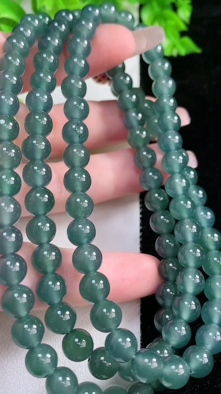 天然A货翡翠蓝水圆珠项链，尺寸 7-108 颗，重:63.34g
3月5日