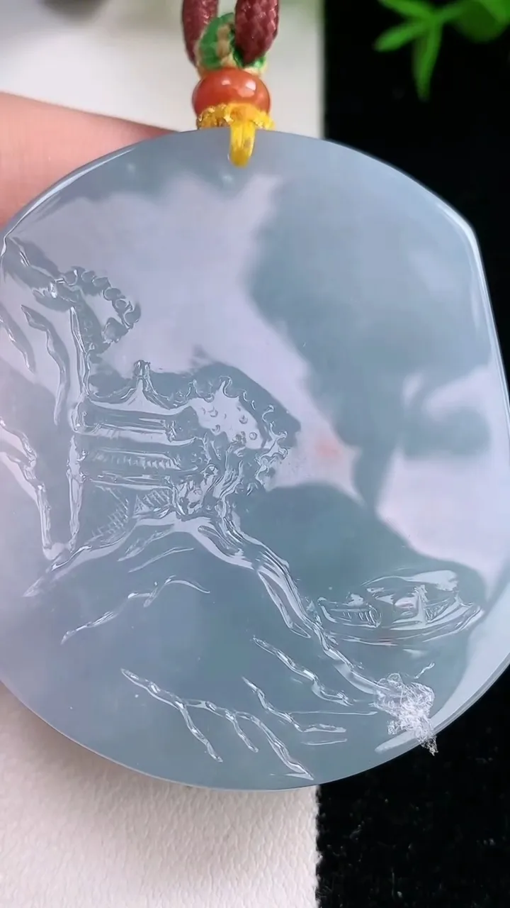 天然A货翡翠紫罗兰大日如来吊坠，尺寸52-44.8-11.8，重量:65.71g
3月5日