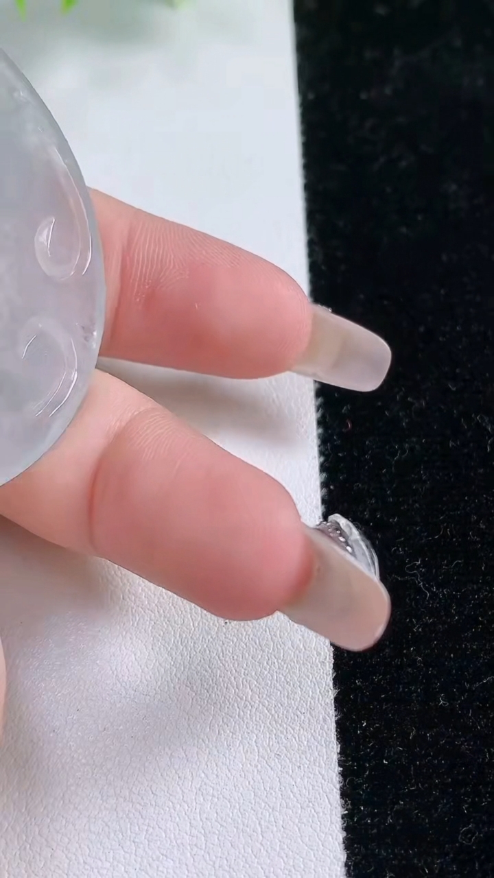 天然A货翡翠不动明王吊坠，尺寸49-4.8，重:23.02g
3月5日