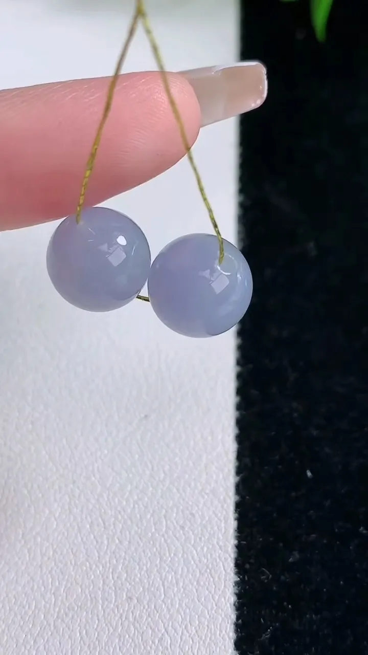天然A货翡翠紫罗兰圆珠吊坠一对，尺寸10，重量:5.36g
3月5日