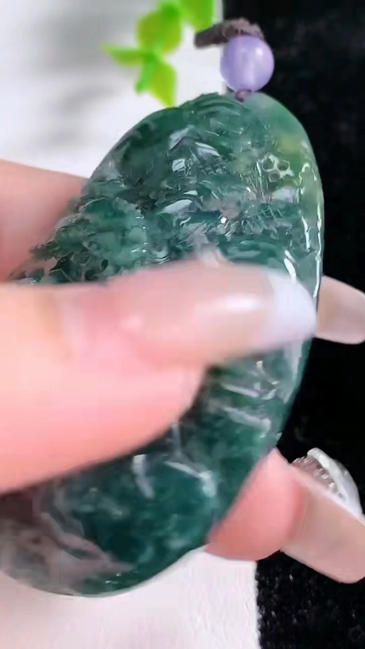 天然A货翡翠蓝水山水牌吊坠，尺寸60-36-15，重:47.57g
3月5日