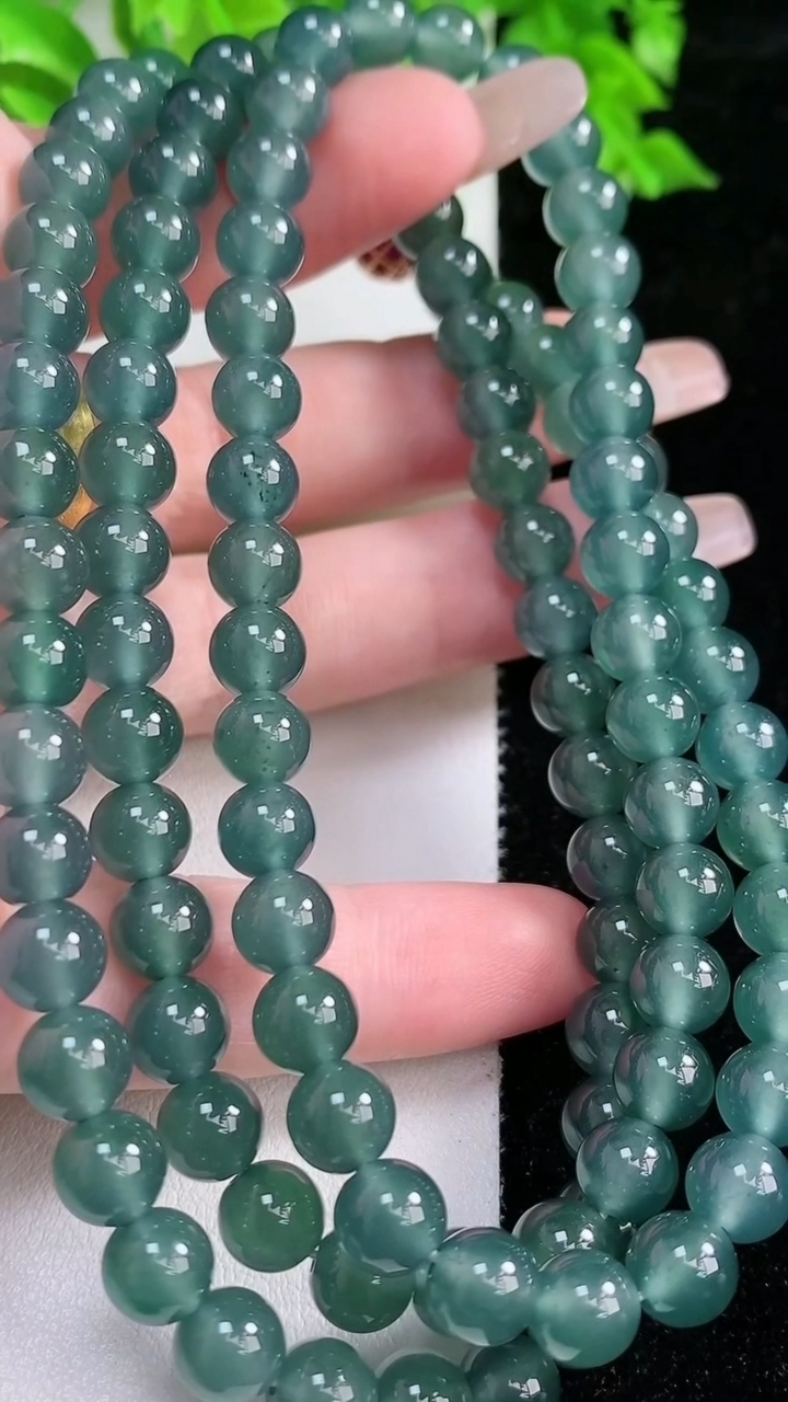 天然A货翡翠蓝水圆珠项链，尺寸 7-108 颗，重:63.34g
3月5日