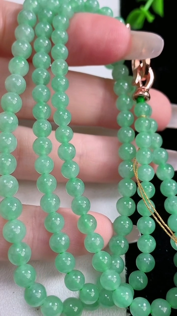 天然A货翡翠圆珠项链，尺寸4.6-115颗，重量:25.12g
3月5日