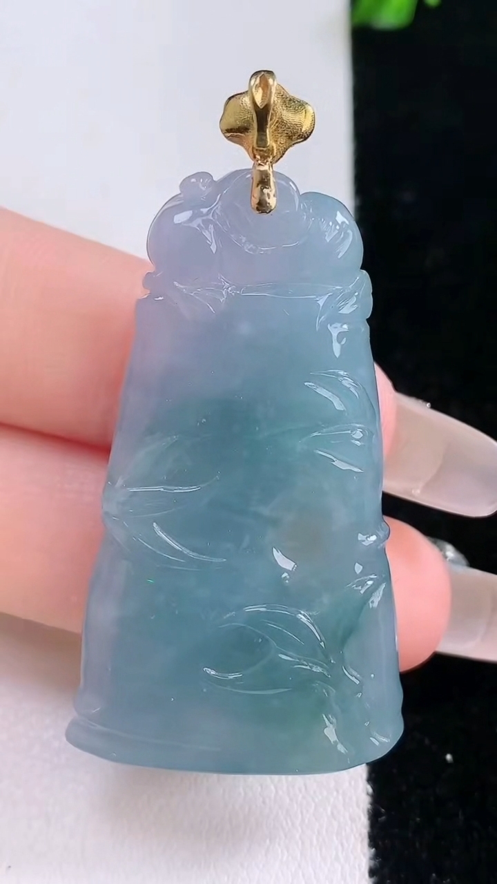 天然A货翡翠18K金紫罗兰节节高升 竹节吊坠，尺寸44-25.4-6.2，重量:15.47g
3月6日