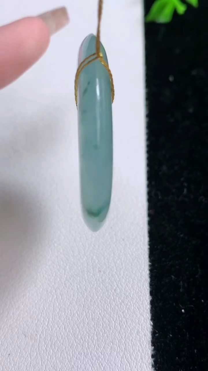 天然A货翡翠冰种飘花平安扣吊坠，，尺寸36.6-5.4，重量:16.50g
3月6日